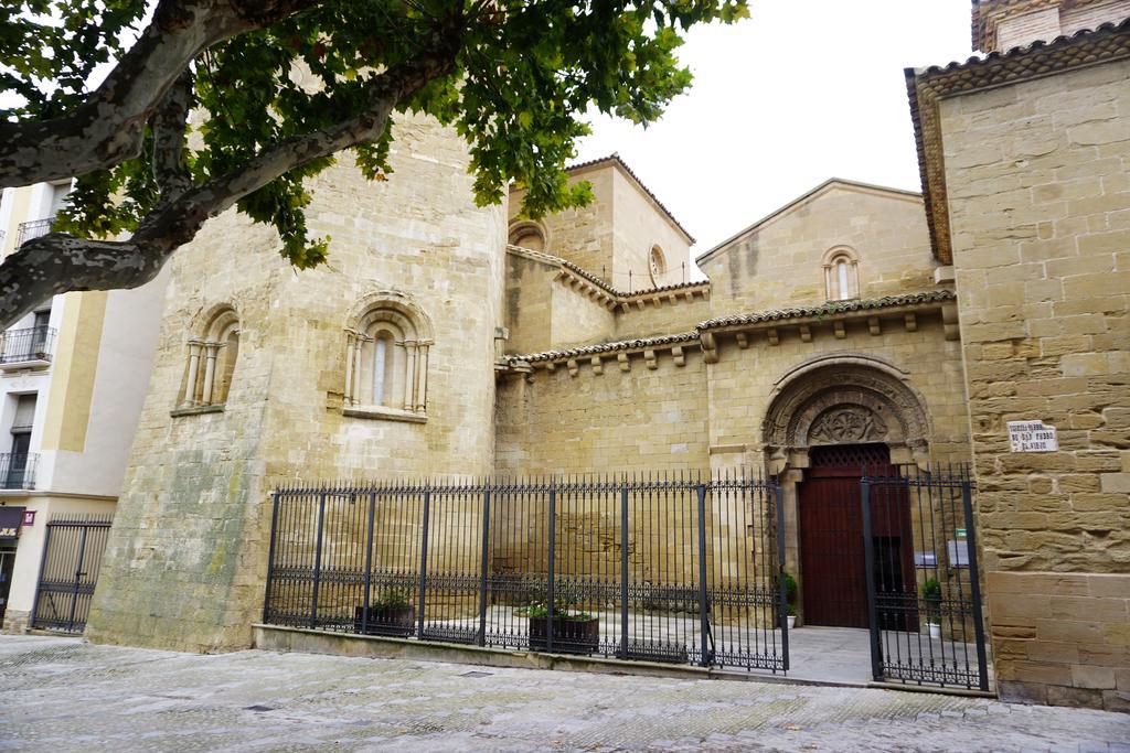 Apartamentos Turisticos Rio Gallego Huesca Exterior photo