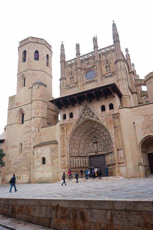 Apartamentos Turisticos Rio Gallego Huesca Exterior photo